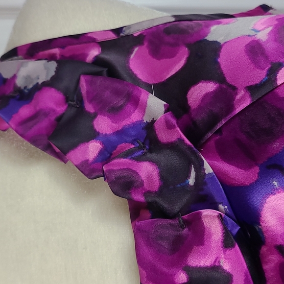 Banana Republic Ruffle Neck Silkey Blouse - Picture 3 of 12